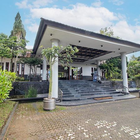 Grand Nirwana Resort Lembang Kültér fotó