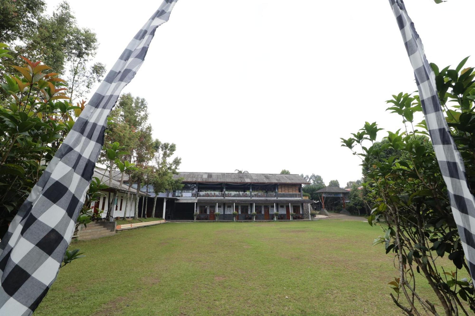 Grand Nirwana Resort Lembang Kültér fotó