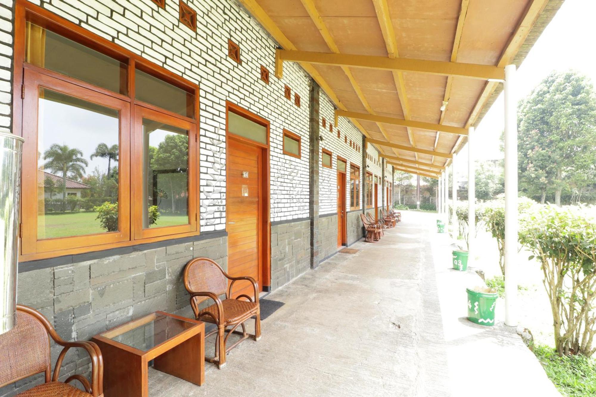 Grand Nirwana Resort Lembang Kültér fotó