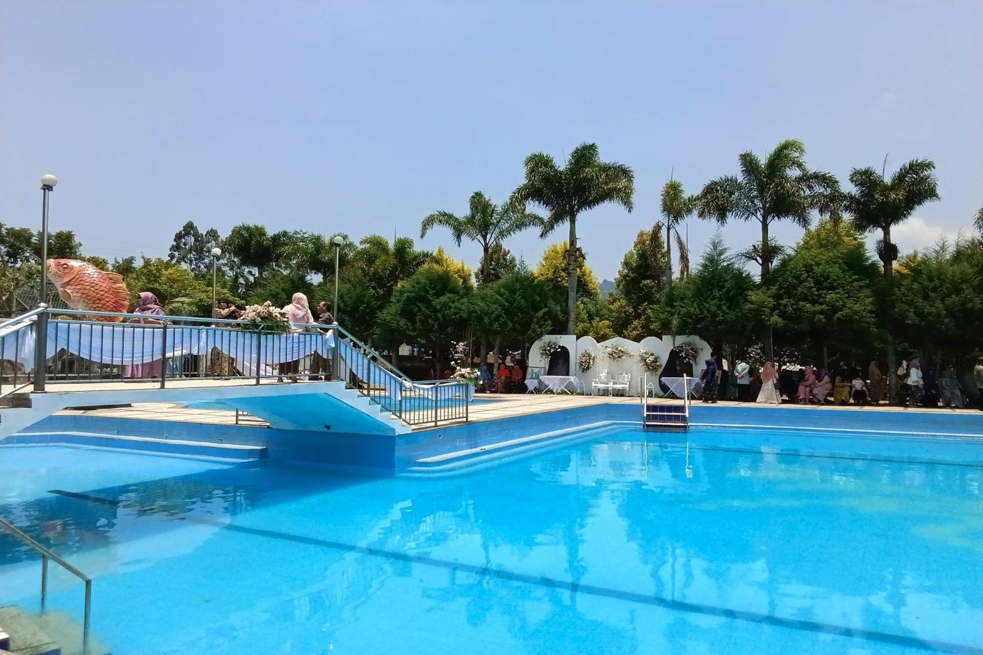 Grand Nirwana Resort Lembang Kültér fotó
