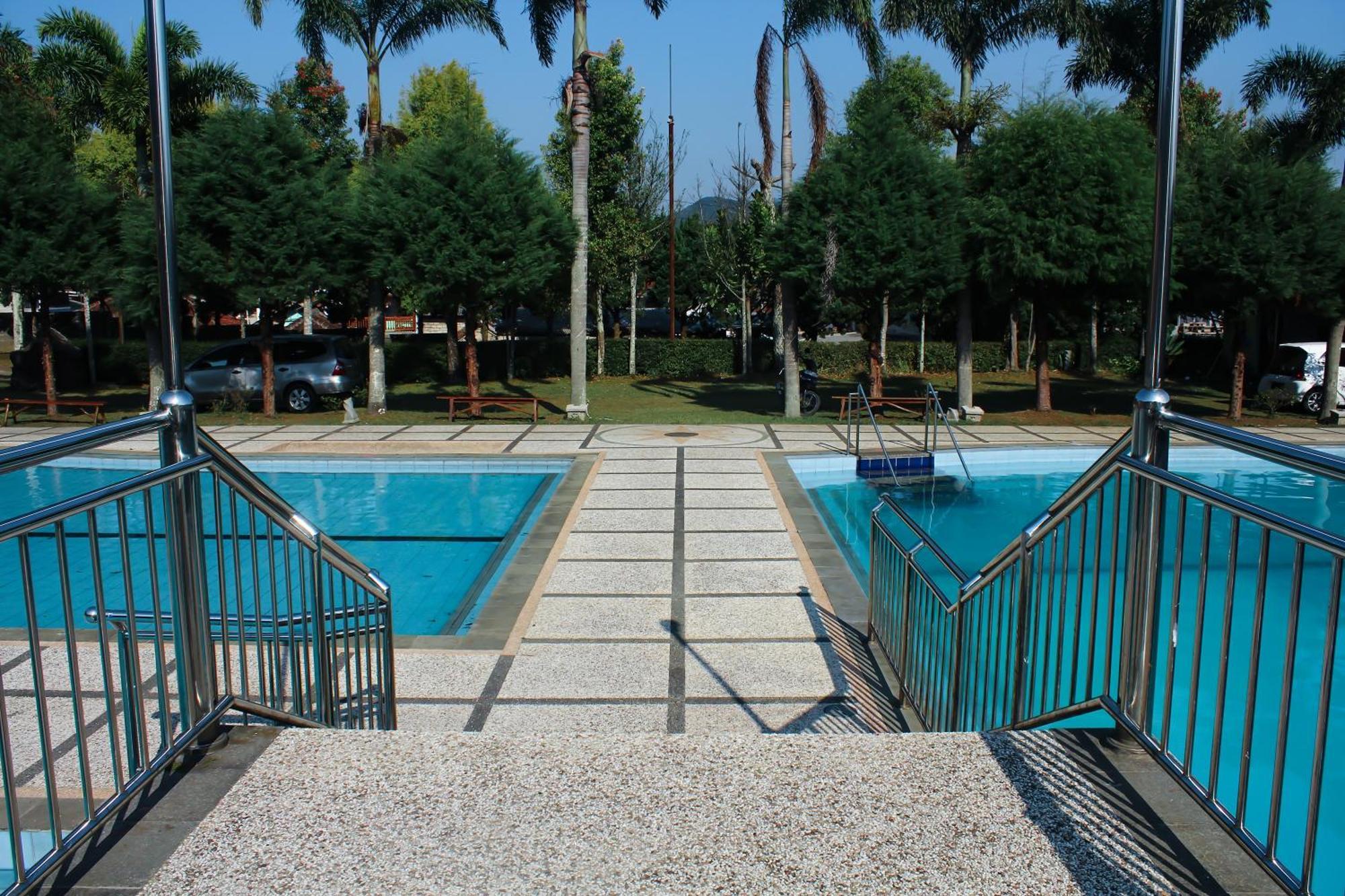 Grand Nirwana Resort Lembang Kültér fotó
