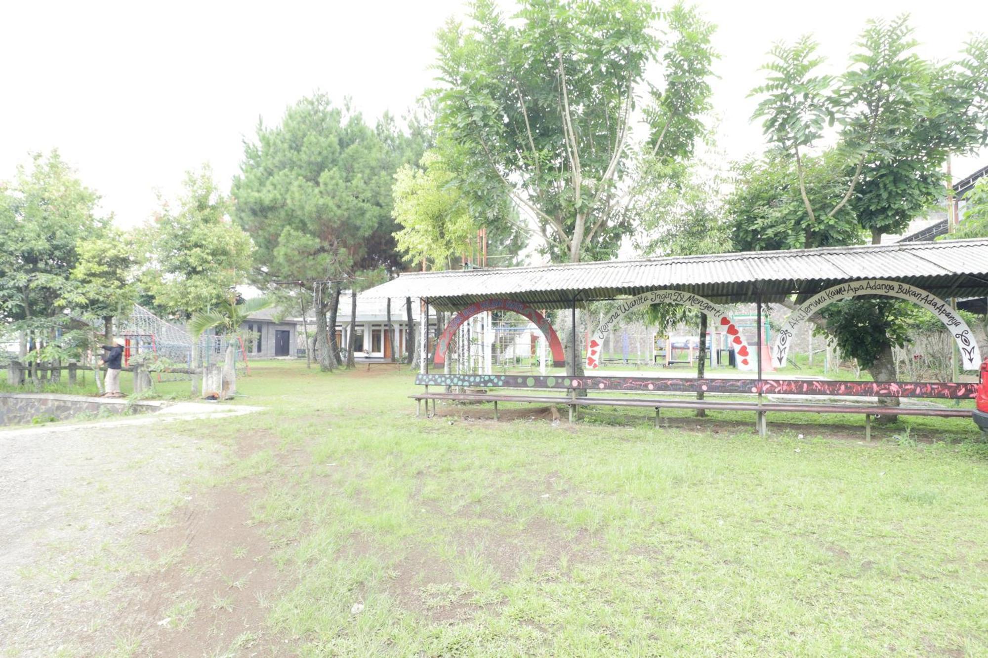 Grand Nirwana Resort Lembang Kültér fotó