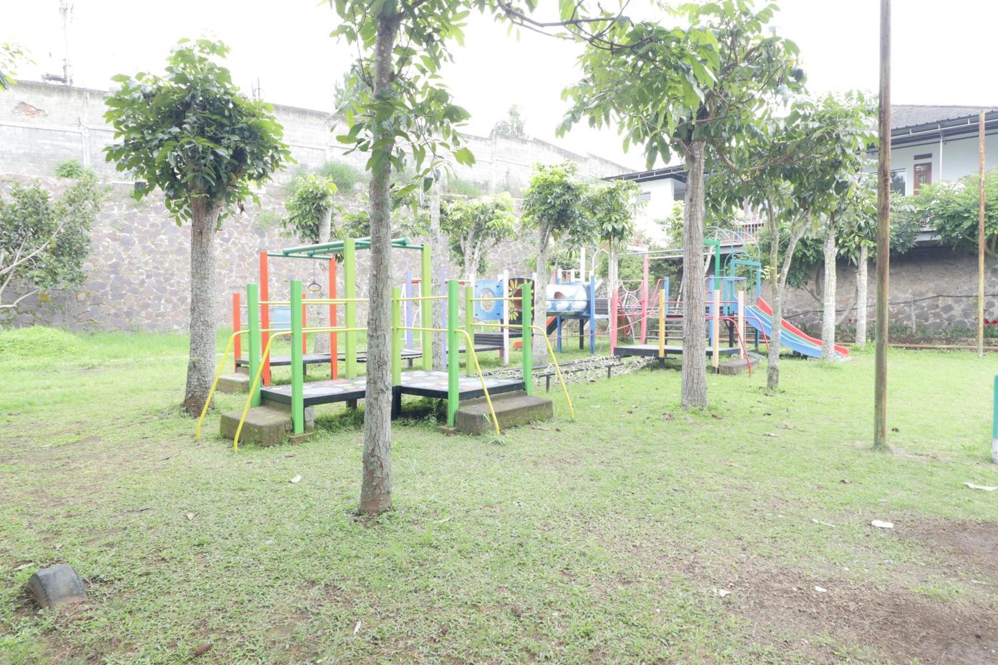 Grand Nirwana Resort Lembang Kültér fotó