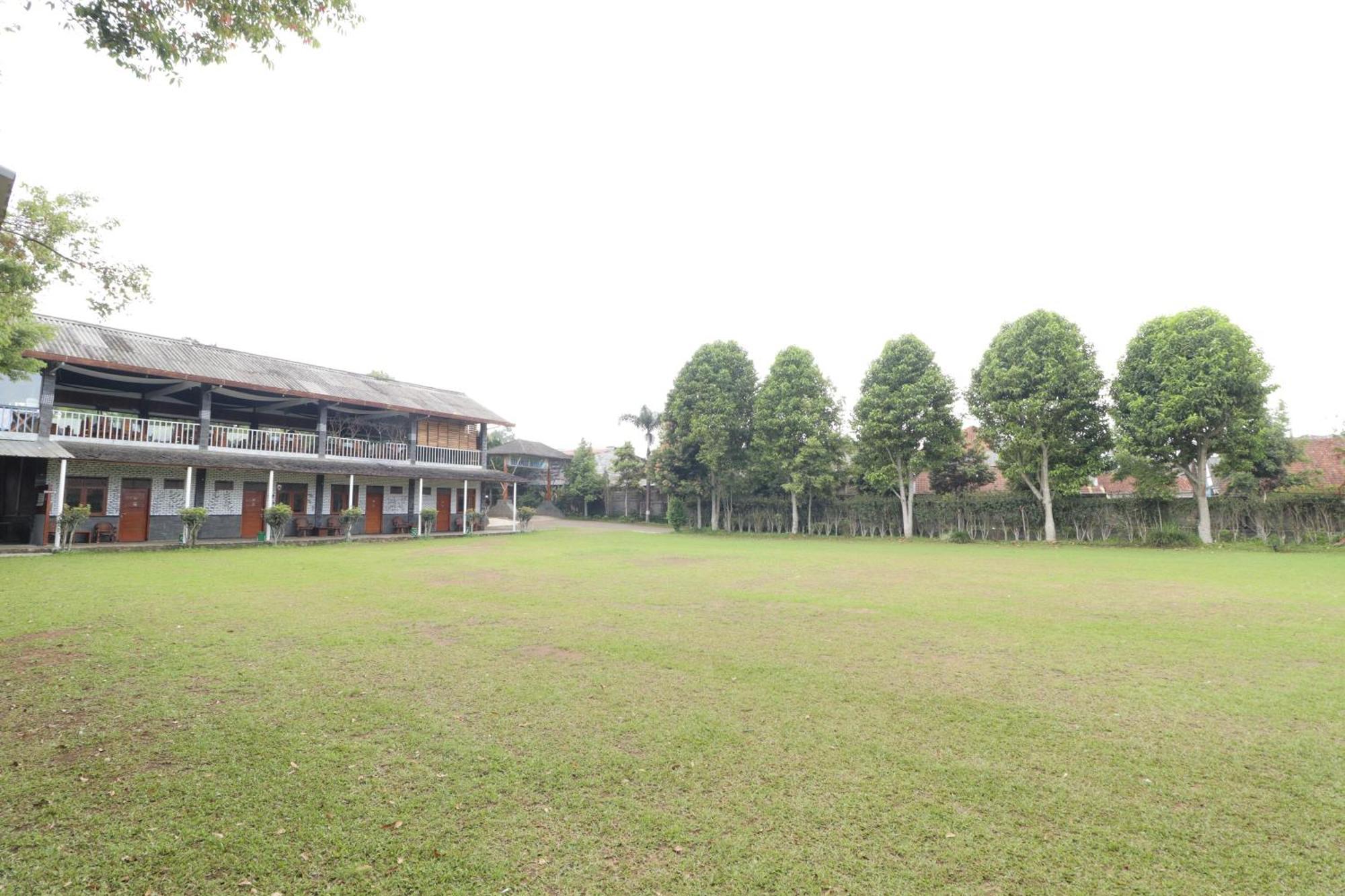 Grand Nirwana Resort Lembang Kültér fotó